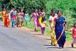 பவானியம்மன் கோவிலில் குவிந்த பக்தர்கள்: சுகாதாரம் இன்றி அவதி!