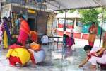 மன்னீஸ்வரர் கோவிலில் மாணவர்கள் தூய்மை பணி