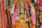செஞ்சி ஏகாம்பரேஸ்வரர் கோவிலில் அம்மனுக்கு சிறப்பு அலங்காரம்