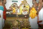 குருவித்துறை கோயிலில் வெள்ளிக் கவசத்தில் குருபகவான்!