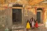 ஆபத்தான நிலையில் சிவன் கோயில்: பூஜை நிறுத்தம்!