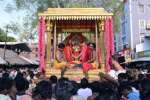 சிவப்பு சாத்தி கோலத்தில் திருச்செந்தூர் சண்முகர் காட்சி!