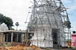 அதிகாரிகளை நம்பி பயனில்லை கோவிலை சீரமைத்த மக்கள்!