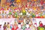 பரமக்குடி கோவிலில் நவராத்திரி கொலு அலங்காரம்