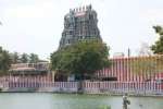 திருப்புல்லாணி பெருமாள் கோயில் தெப்பக்குளம் தடுப்புச்சுவர் சேதம்
