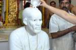 ஷீரடி சாய்பாபா கோவில்களில் பாலாபிஷேகம்