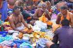 நெய்யபிஷேக டிக்கெட்டுகள் தனலெட்சுமி வங்கி வினியோகம்