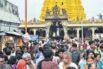 ராமநாதபுரத்தில் புத்தாண்டு கோலாகலம்: தேவாலயங்கள்,கோயில்களில் வழிபாடு
