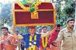 சபரிமலையில் தங்க அங்கி பெட்டி சுமந்த ஐயப்ப பக்தர் ராமையா!