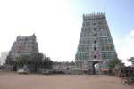 மகாபாரதத்தை இயற்றிய வியாச முனிவரின் பாதுகையை வணங்கி செல்லும் பக்தர்கள்