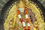 சாய்பாபாவுக்கு தங்க கிரீடம்: இத்தாலி பெண் காணிக்கை