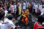 கரூர் அன்னகாமாட்சி அம்மன் கோயிலில் பூக்குழி விழா
