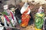 தொல்லியல் துறை அதிகாரிகள் கால தாமதம்: சிலைகளை வெளியில் எடுத்து பொதுமக்கள் வழிபாடு