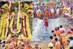 பொள்ளாச்சி திரவுபதியம்மன் கோவிலில் குண்டம் இறங்கிய பக்தர்கள்