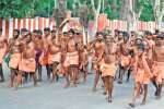 பழநி முருகன் கோயிலுக்கு தீர்த்தக்காவடிகளுடன் பக்தர்கள் வருகை!