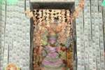 ராக்கிப்பட்டி கோவிலில் லட்சக்கணக்கான ரூபாய்களால் சிறப்பு அலங்காரத்தில் அம்மன்