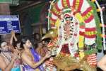 திருநள்ளார் பிரமோற்சவம்: தங்க காக்கை வாகனத்தில் சனிஸ்வர பகவான் வீதி உலா