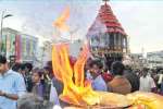 காஞ்சி வரதராஜ பெருமாள் கோவிலில் தேரோட்டம் கோலாகலம்