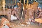 களிமண், நெல் உமியில் உருவாகும் சாமி சிலைகள்