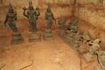 கோயில் நிலவரை சுரங்கத்தில் 9 ஐம்பொன் சிலைகள் கண்டுபிடிப்பு