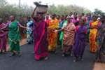 சென்னிமலை அருகே மழை வேண்டி பெண்கள் ஒப்பாரி வைத்து வழிபாடு