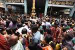 வடபழனி கோயிலில் கிருத்திகை கோலாகலம்: கடல் அலையாய் பக்தர்கள்!