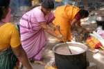 தாயமங்கலம் கோயிலில் பக்தர்கள் நேர்த்திக் கடன்