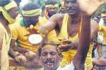 தம்மம்பட்டி ஆடித்திருவிழா முன்னிட்டு தலையில் தேங்காய் உடைத்து வழிபாடு