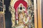 ஆவணி அவிட்டம்:  தங்க கவசத்தில் அருள்பாலித்த  கன்னிகா பரமேஸ்வரி அம்மன்