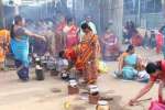 கோட்டை மாரியம்மன் கோவிலில் பெண்கள் பொங்கல் வைத்து வழிபாடு