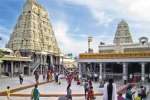காஞ்சிபுரம் காமாட்சியம்மன் கோவிலில் பக்தர்கள் கூட்டம்