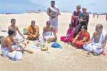 53 ஆண்டுக்கு பிறகு தனுஷ்கோடி கடற்கரையில் பூஜை: பக்தர்கள் ஆர்வம்
