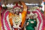 காரைக்கால் கைலாசநாதர் கோவிலில் பிட்டுக்கு மண் சுமந்த சுந்தரேஸ்வரர்
