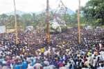 செந்துறை முத்தாலம்மன் விழா: பக்தர்கள் கழுமரம் ஏற்றம்