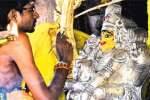 சுவாமி அலங்காரத்தில் ஆனந்தம்: பரவசப்படுகிறார் வினோத்