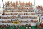 நவராத்திரி விழா கோலாகல துவக்கம் :கொலு வைத்து பெண்கள் வழிபாடு