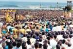 திருச்செந்தூரில் சூரசம்ஹாரம் கோலாகலம்