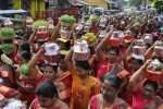 அங்காளபரமேஸ்வரி கோவில் கும்பாபிஷேகம்: முளைப்பாரி ஊர்வலம்