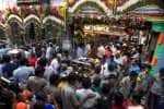 திருநள்ளார் சனீஸ்வரன் கோவிலில் 2 லட்சம் பக்தர்கள் தரிசனம்