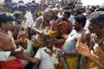 கனகதாசர் ஜெயந்தி: தலையில் தேங்காய் உடைத்து வழிபாடு