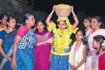 வேடசந்தூரில் ’நிலாப்பெண்’ திருவிழா சந்திரகிரகணத்தால் முன்னதாக நடந்தது