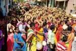 மாரியம்மன் கோவில்களில் பால்குட ஊர்வலம் கோலாகலம்