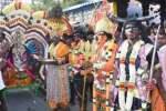 காஞ்சிபுரத்தில் மயானக்கொள்ளை விழா: விதவிதமான அலங்காரத்தில் பக்தர்கள்
