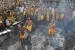 நத்தம் மாரியம்மன் மாசித் திருவிழா : 10 ஆயிரம் பேர் பூக்குழி இறங்கினர்