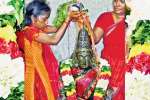 மழை வேண்டி தீர்த்தக்குடம்: அம்மனுக்கு அபிஷேகம்