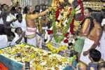 காரைக்கால் மாங்கனி விழாவில் இறைவனுக்கு அமுது படையல்