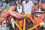 பெரியகுளம் கவுமாரியம்மன் கோயிலில் ஆனித்திருவிழா கம்பம் நடல்