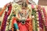 ஆடி வெள்ளி: திண்டுக்கல் கோட்டை மாரியம்மன் கோயிலில் குவிந்த பக்தர்கள்
