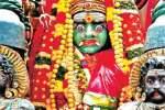 மடப்புரத்தில் ஆடிவெள்ளி அலைமோதிய பெண்கள் கூட்டம்