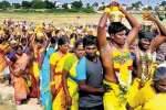 முத்துமாரியம்மன் கோயிலில் ஆடி பொங்கல் முளைப்பாரி விழா